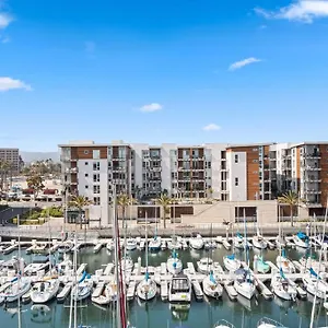 Blue Water Views Luxury Retreat In Mdr/venice Apartment